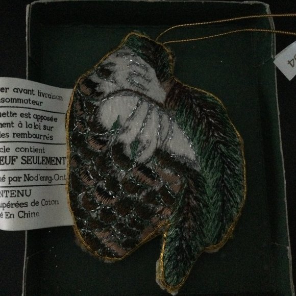 Vintage Eaton 1994 Limited Edition Embroidered Christmas Ornament Original box - Picture 3 of 6